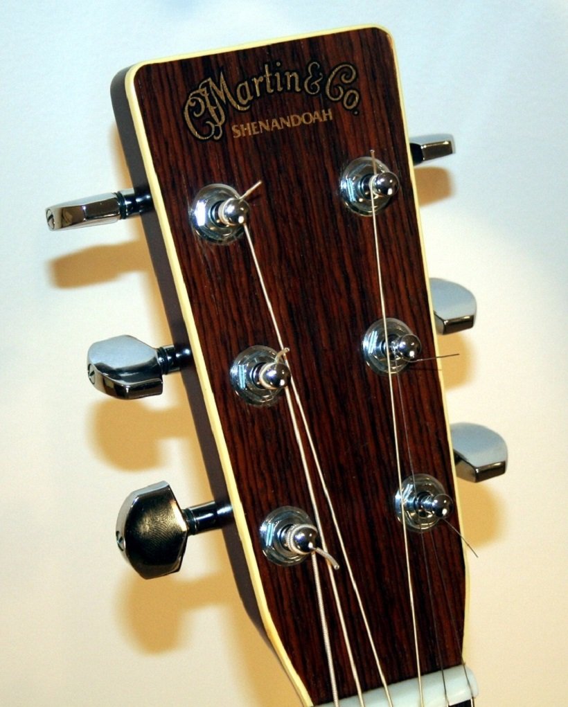 D-3532 — Martin Shenandoah Guitars